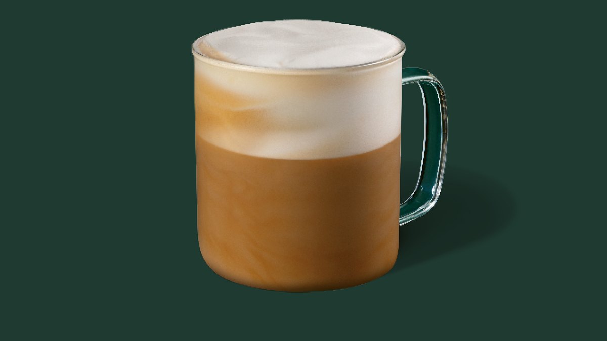 Officiële productfoto van een Starbucks Cappuccino met melkschuim in een glazen mok op groene achtergrond
